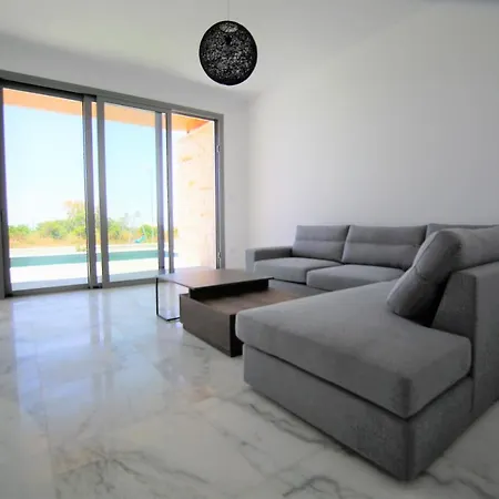 Brand New Modern Villa *
